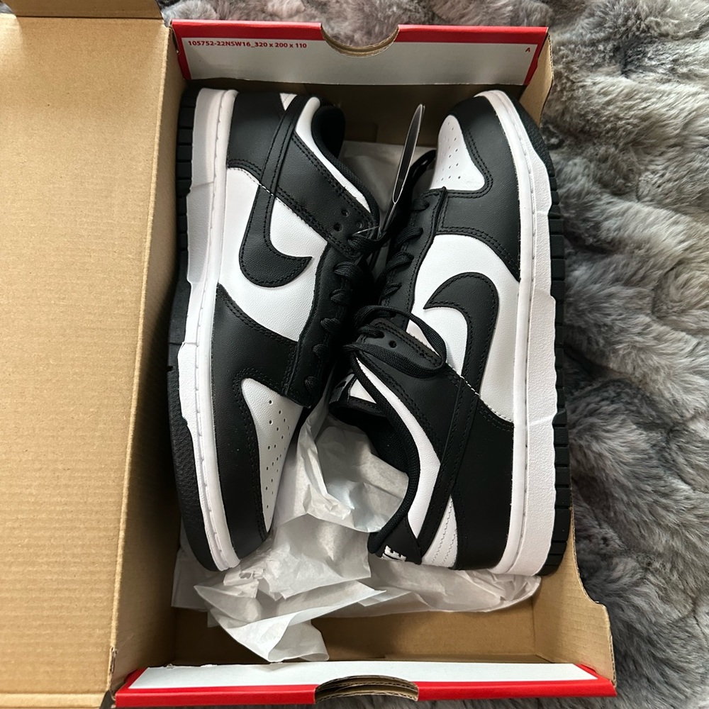 NWT Black and white Nike dunk low retro (men’s 7.5)
